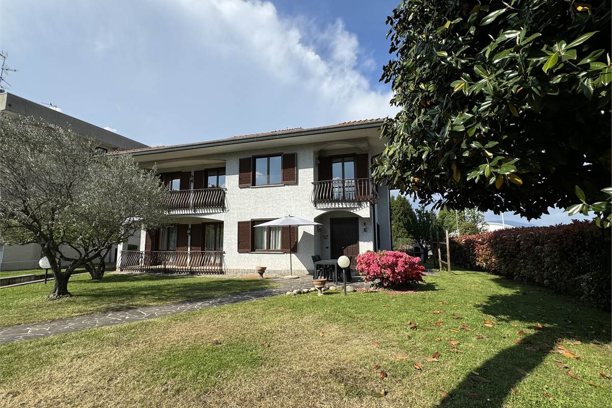 Villa indipendente con giardino