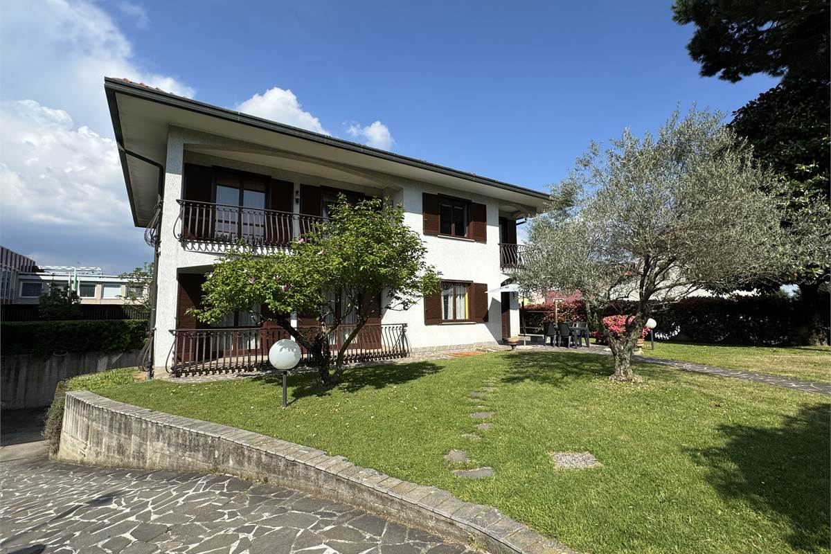 Villa indipendente con giardino