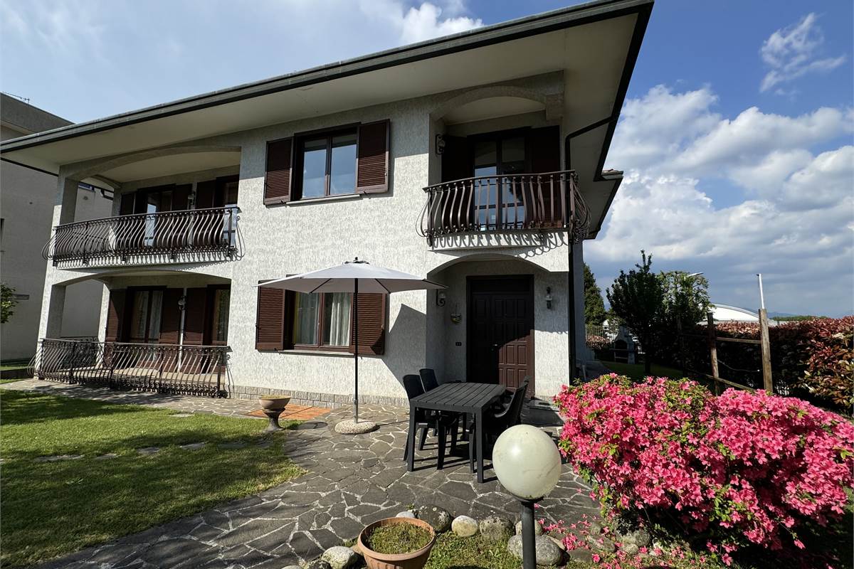 Villa indipendente con giardino