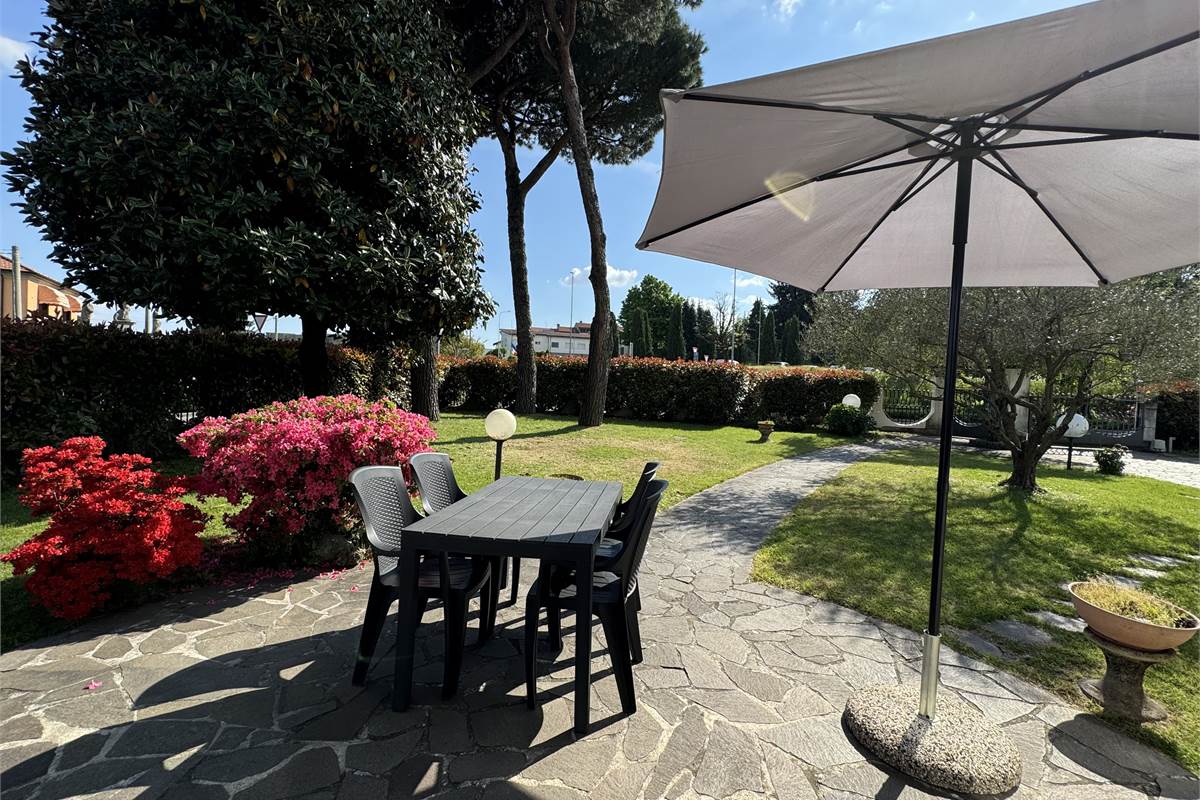 Villa indipendente con giardino