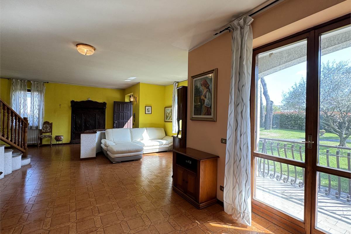 Villa indipendente con giardino