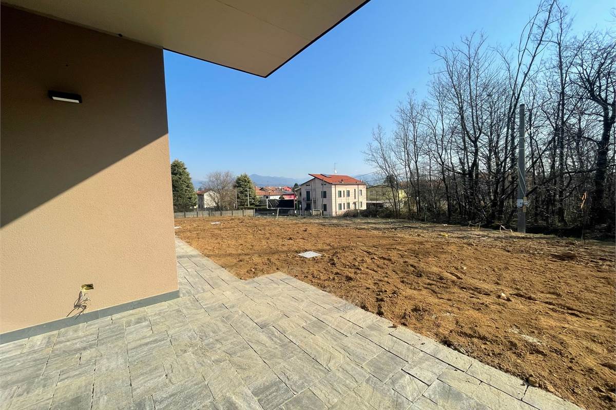 Nuovo trilocale con giardino 