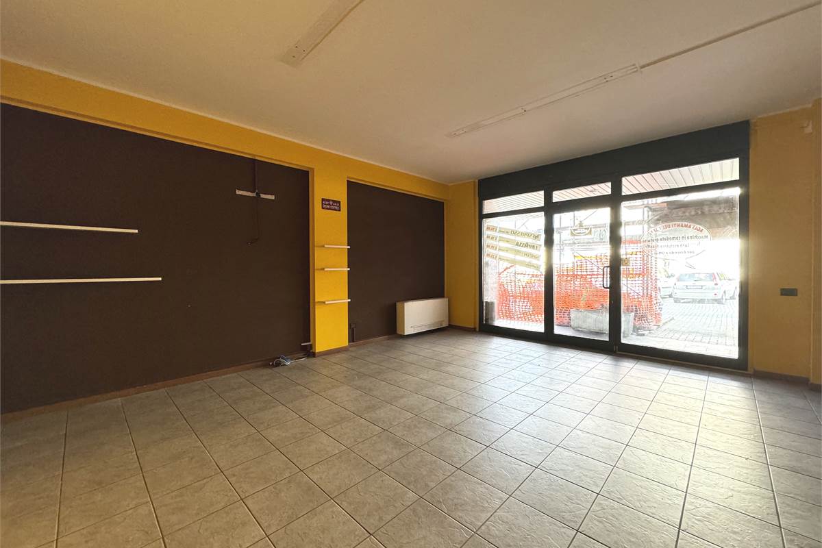Locale commerciale fronte strada