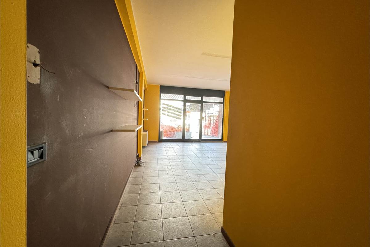Locale commerciale fronte strada