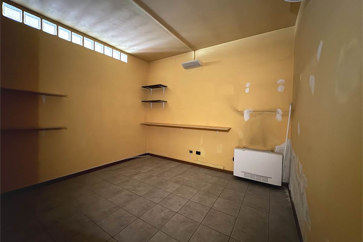 Locale commerciale fronte strada