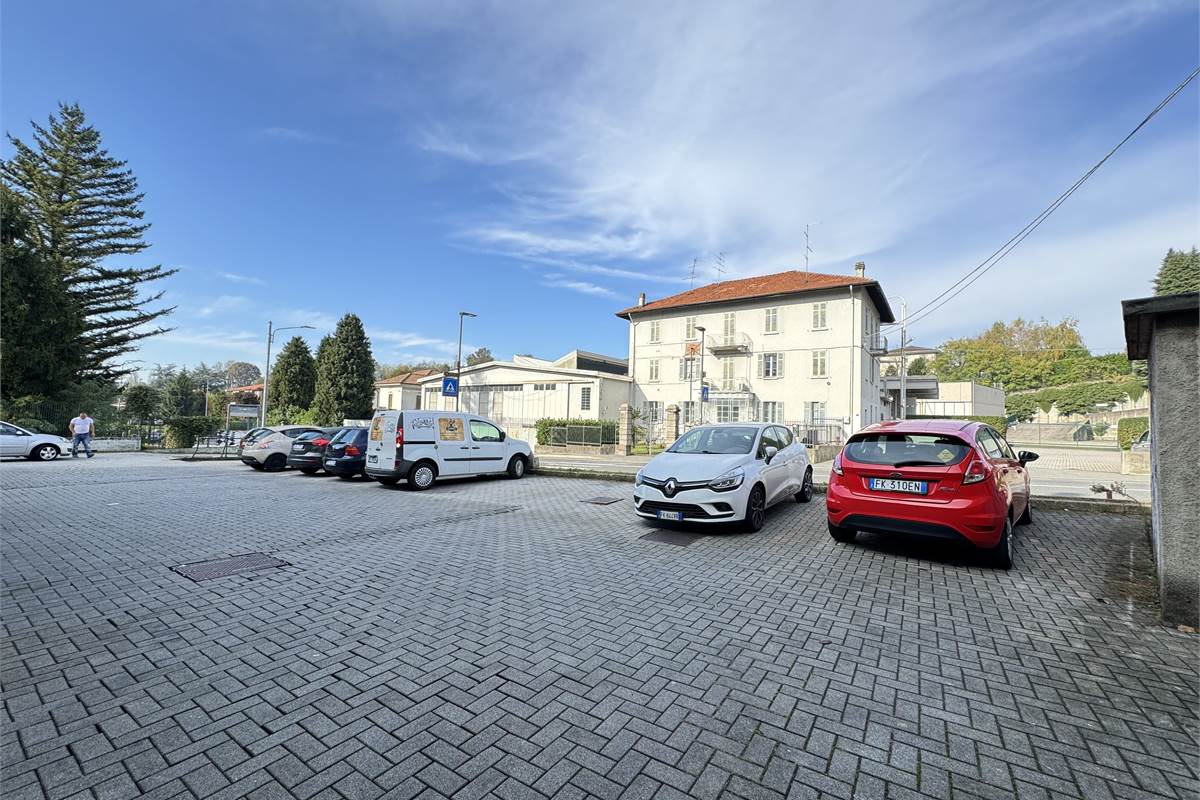 Locale commerciale fronte strada