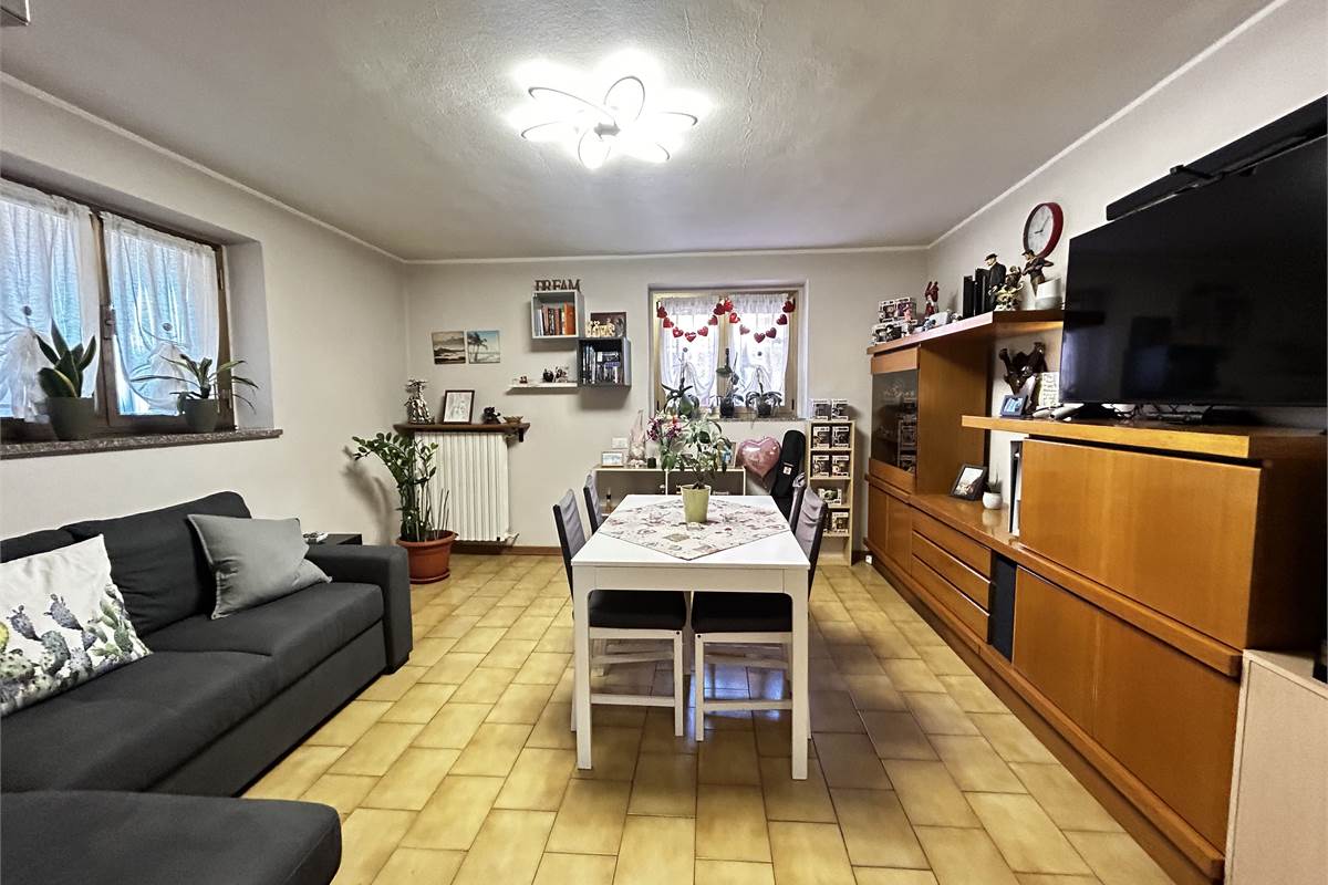 Casa indipendente con due appartamenti