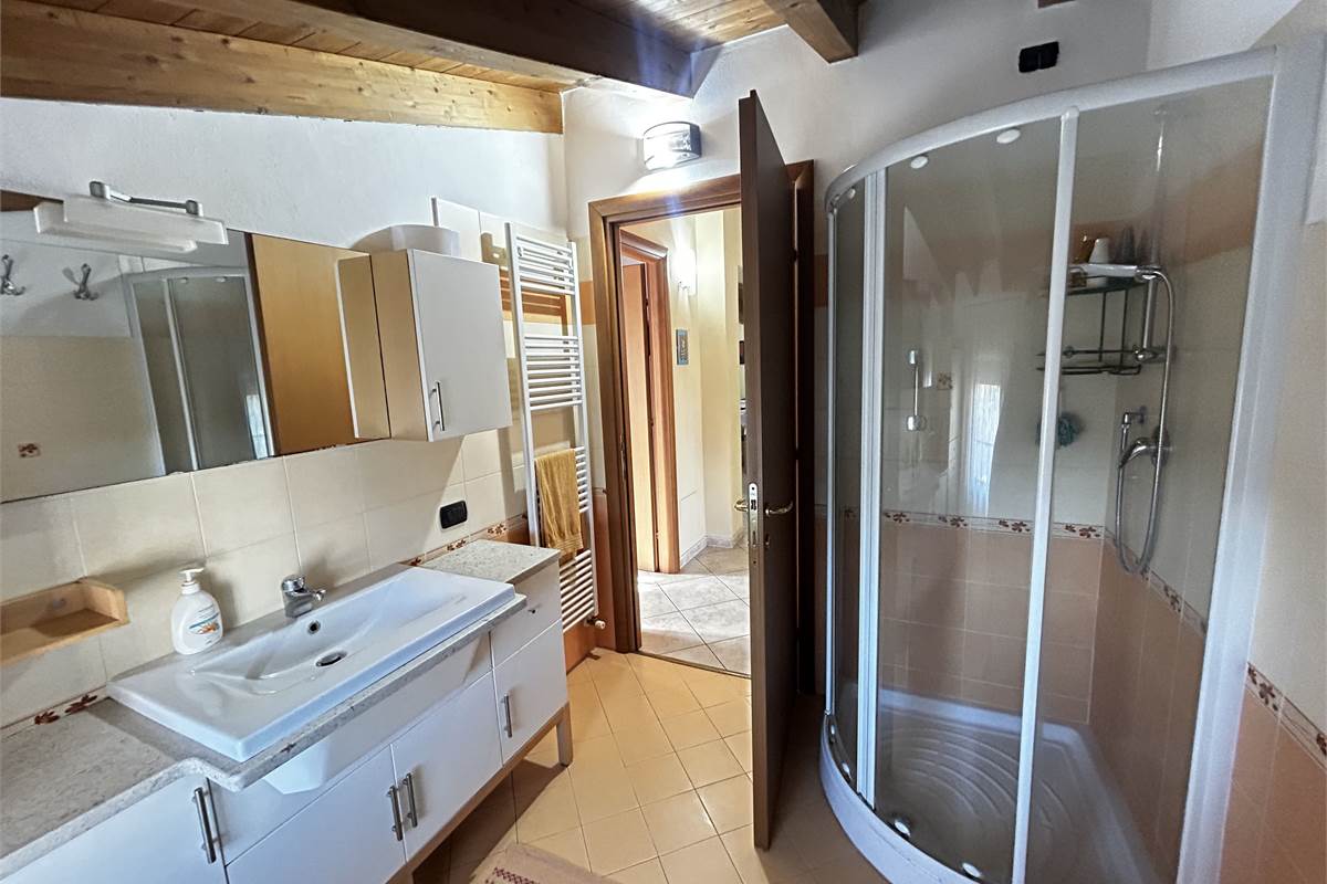Casa indipendente con due appartamenti