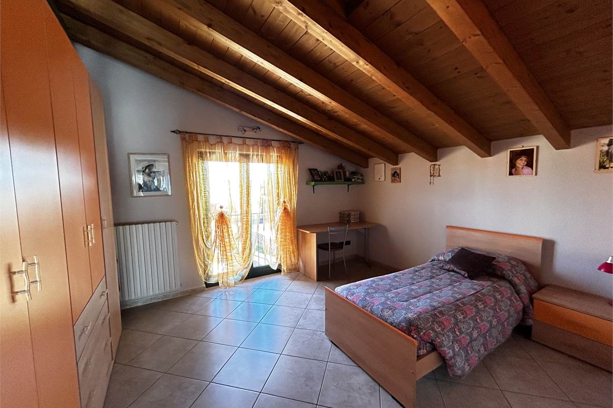 Casa indipendente con due appartamenti