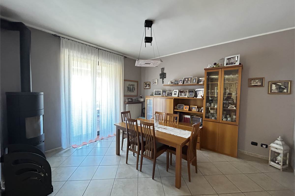 Casa indipendente con due appartamenti