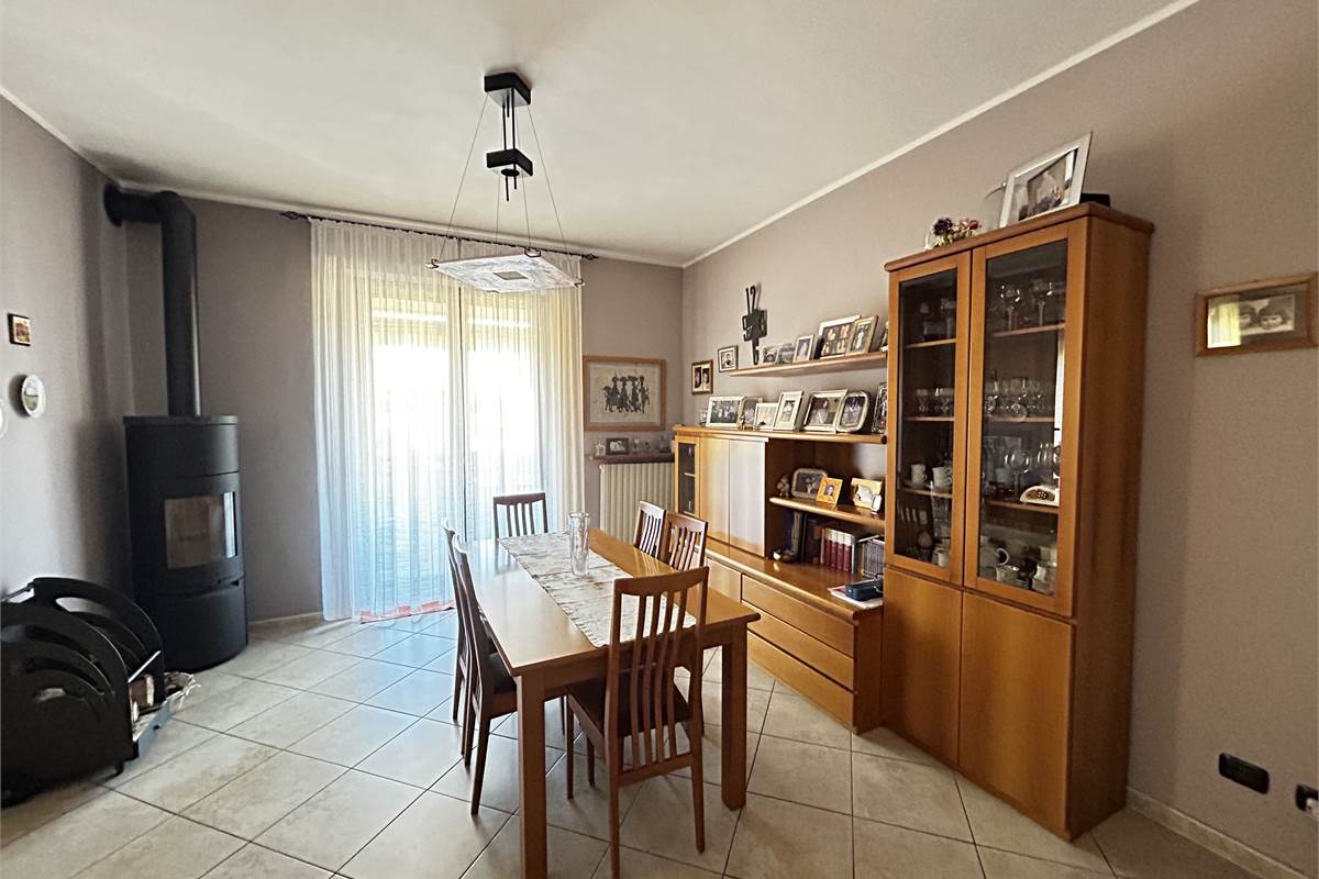 Casa indipendente con due appartamenti