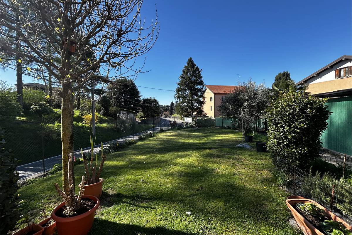 Casa indipendente con due appartamenti