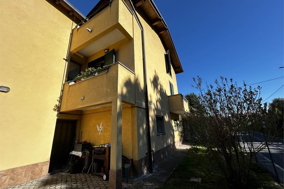 Casa indipendente con due appartamenti
