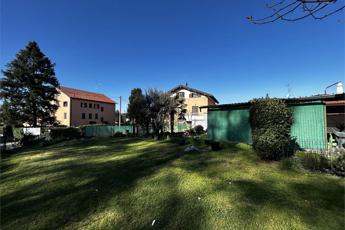 Casa indipendente con due appartamenti