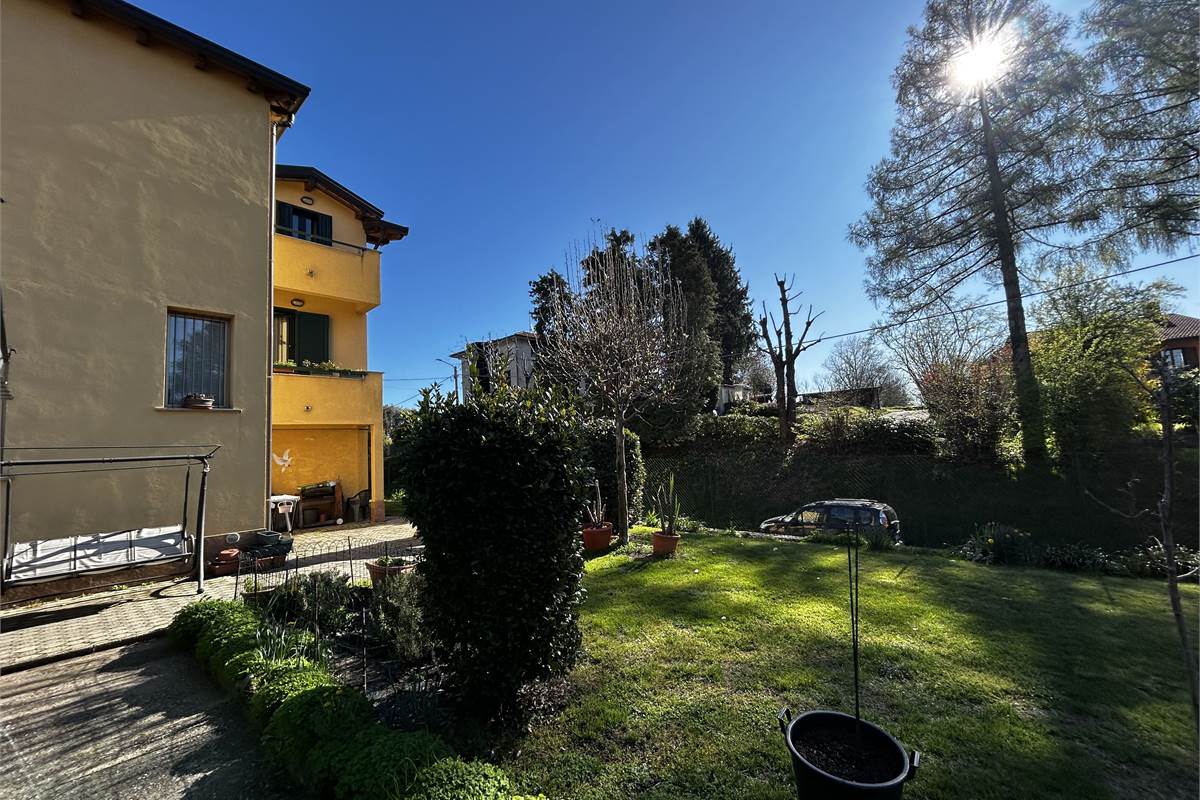 Casa indipendente con due appartamenti