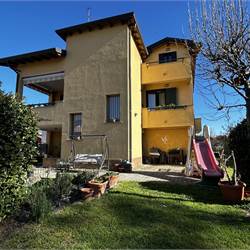Casa indipendente con due appartamenti