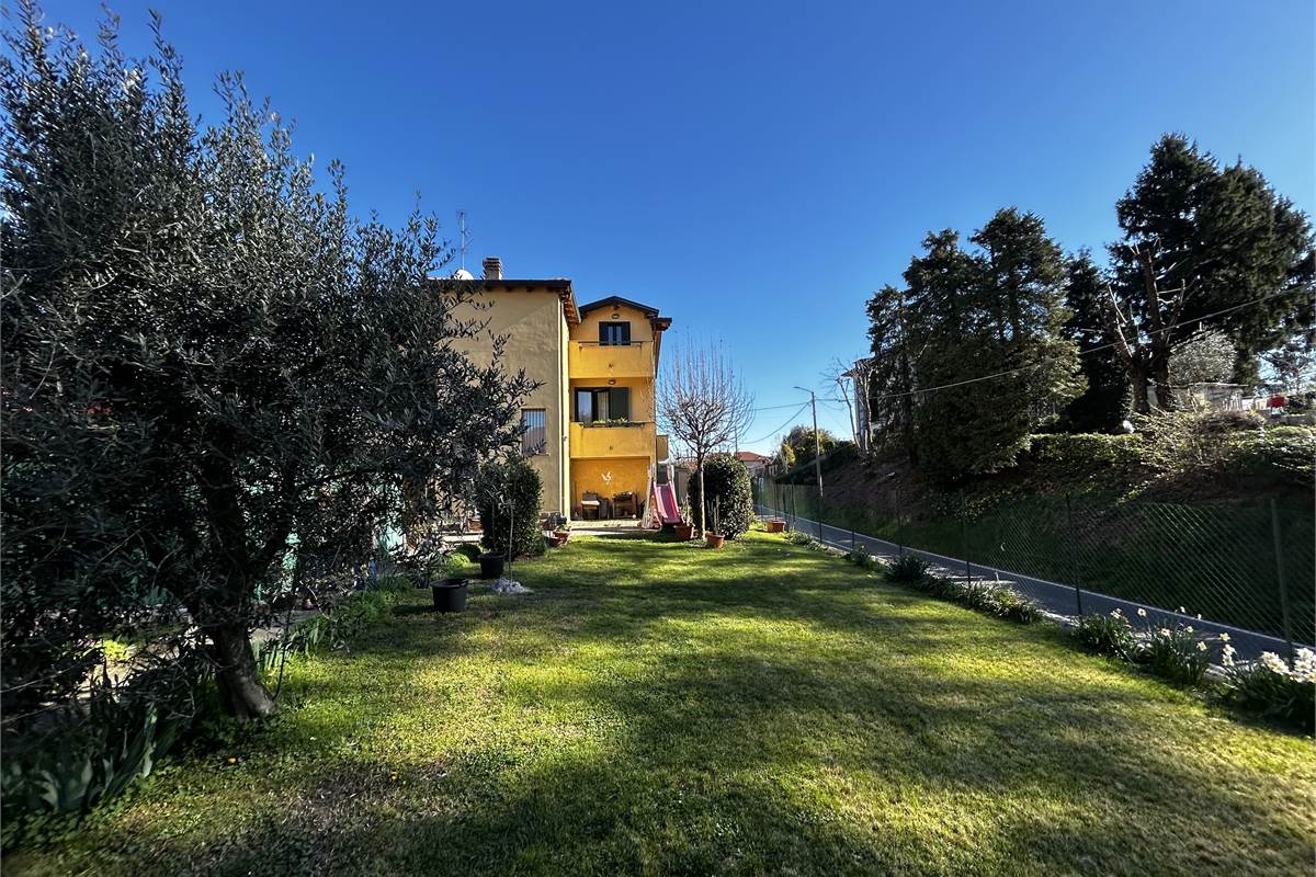 Casa indipendente con due appartamenti