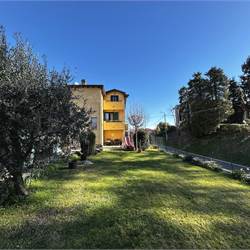Casa indipendente con due appartamenti