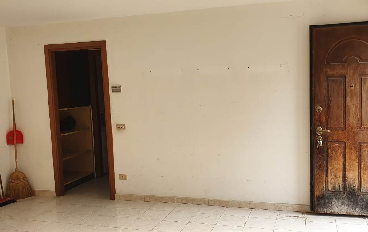 Cadorago Magazzino con box