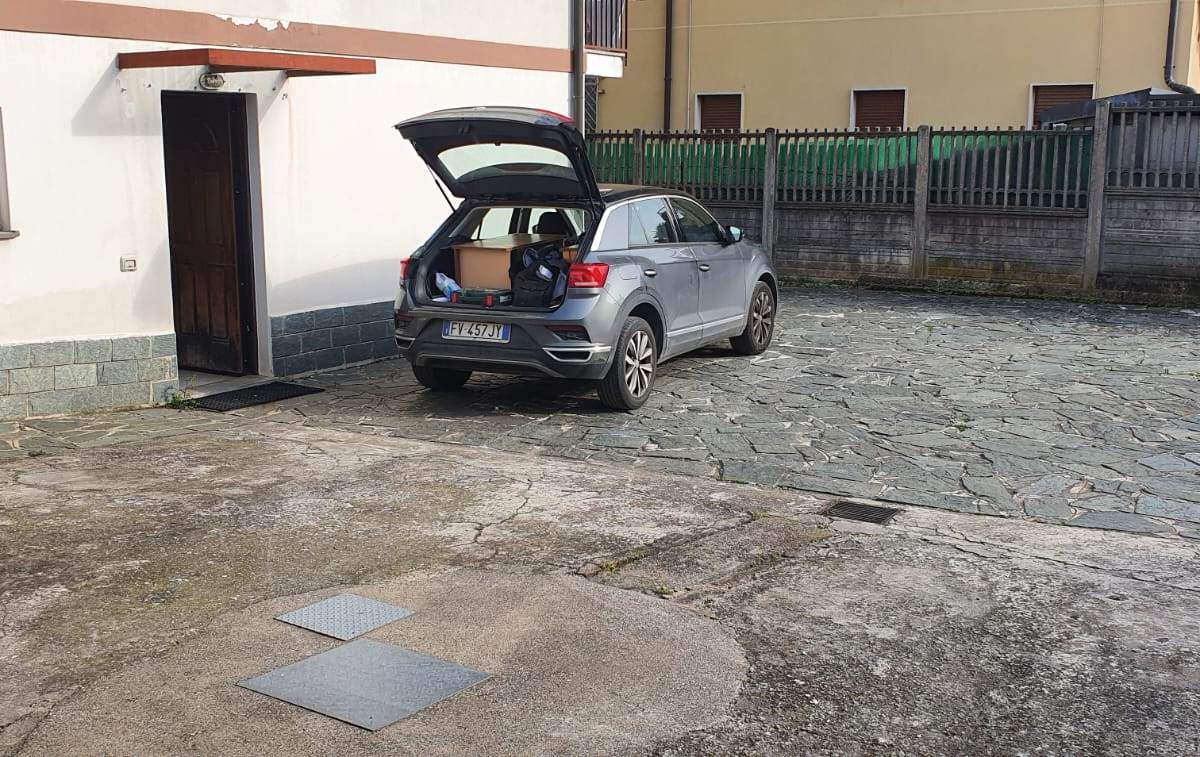 Cadorago Magazzino con box