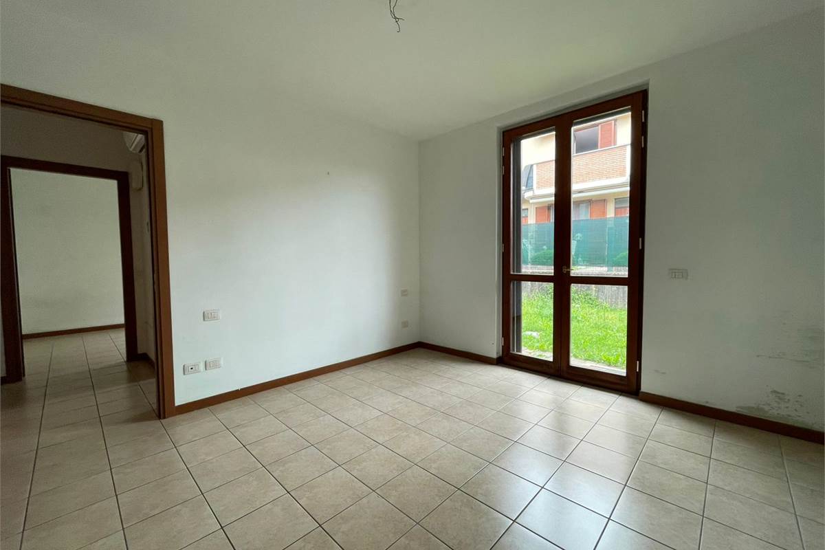 Trilocale con giardino, taverna e box doppio