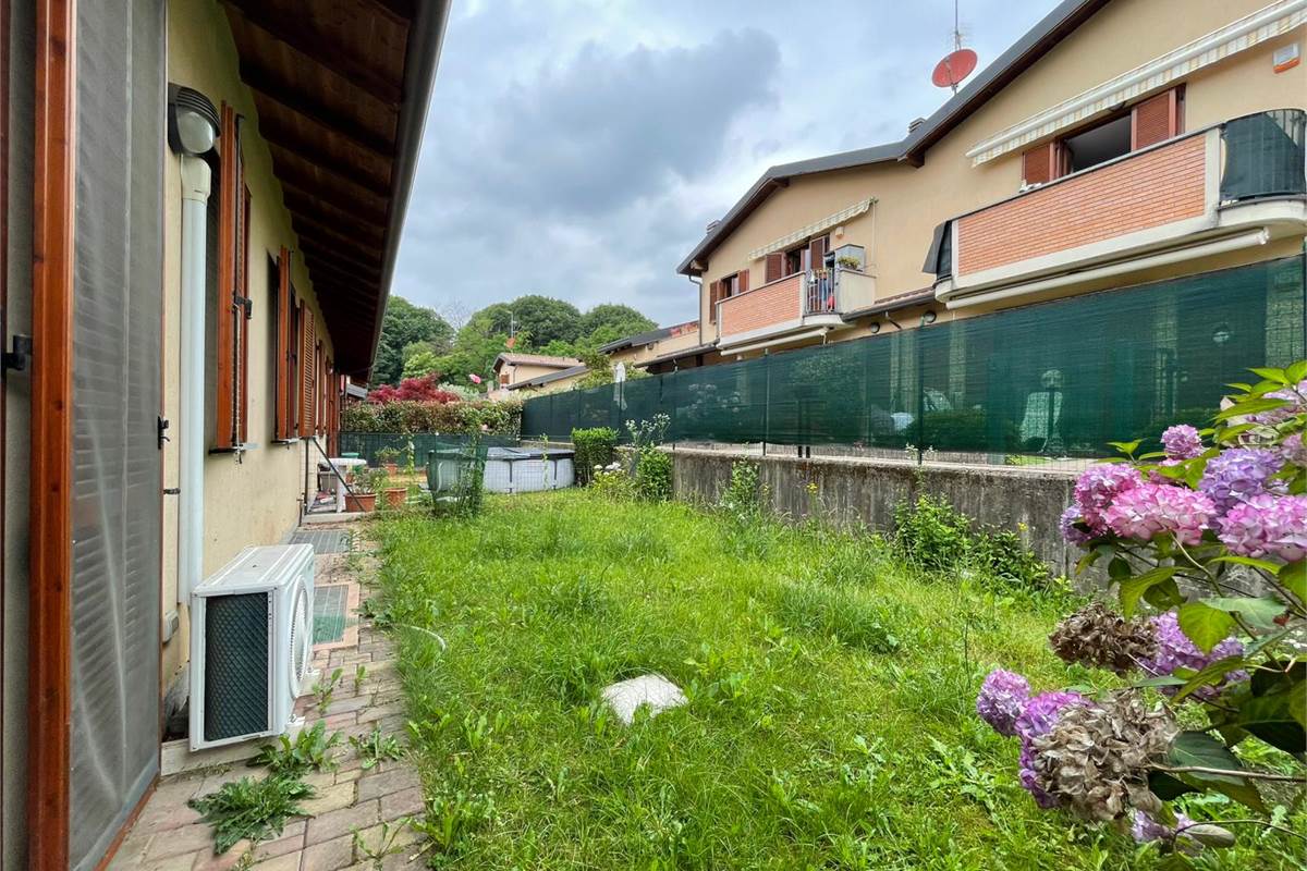 Trilocale con giardino, taverna e box doppio