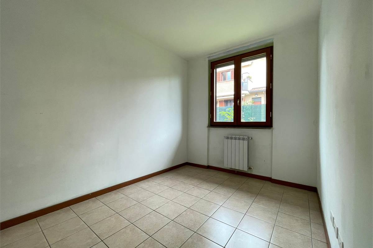 Trilocale con giardino, taverna e box doppio