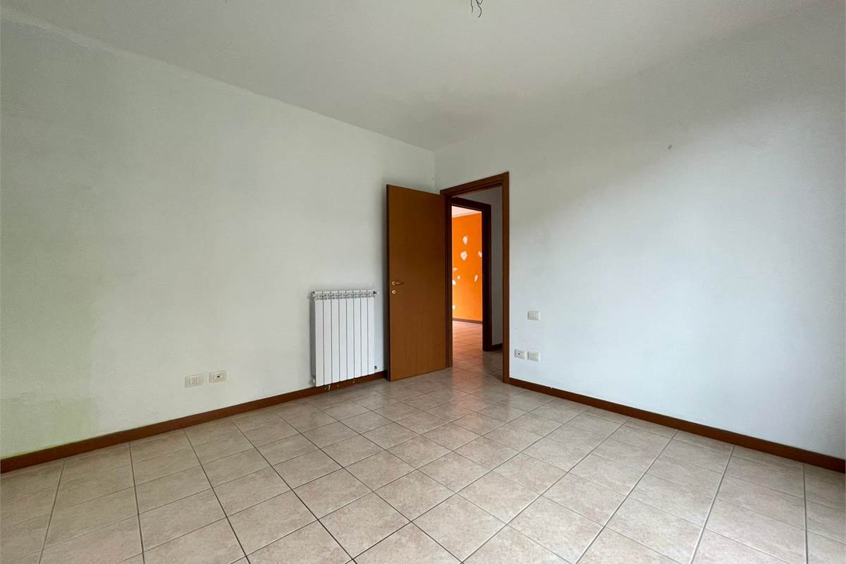 Trilocale con giardino, taverna e box doppio