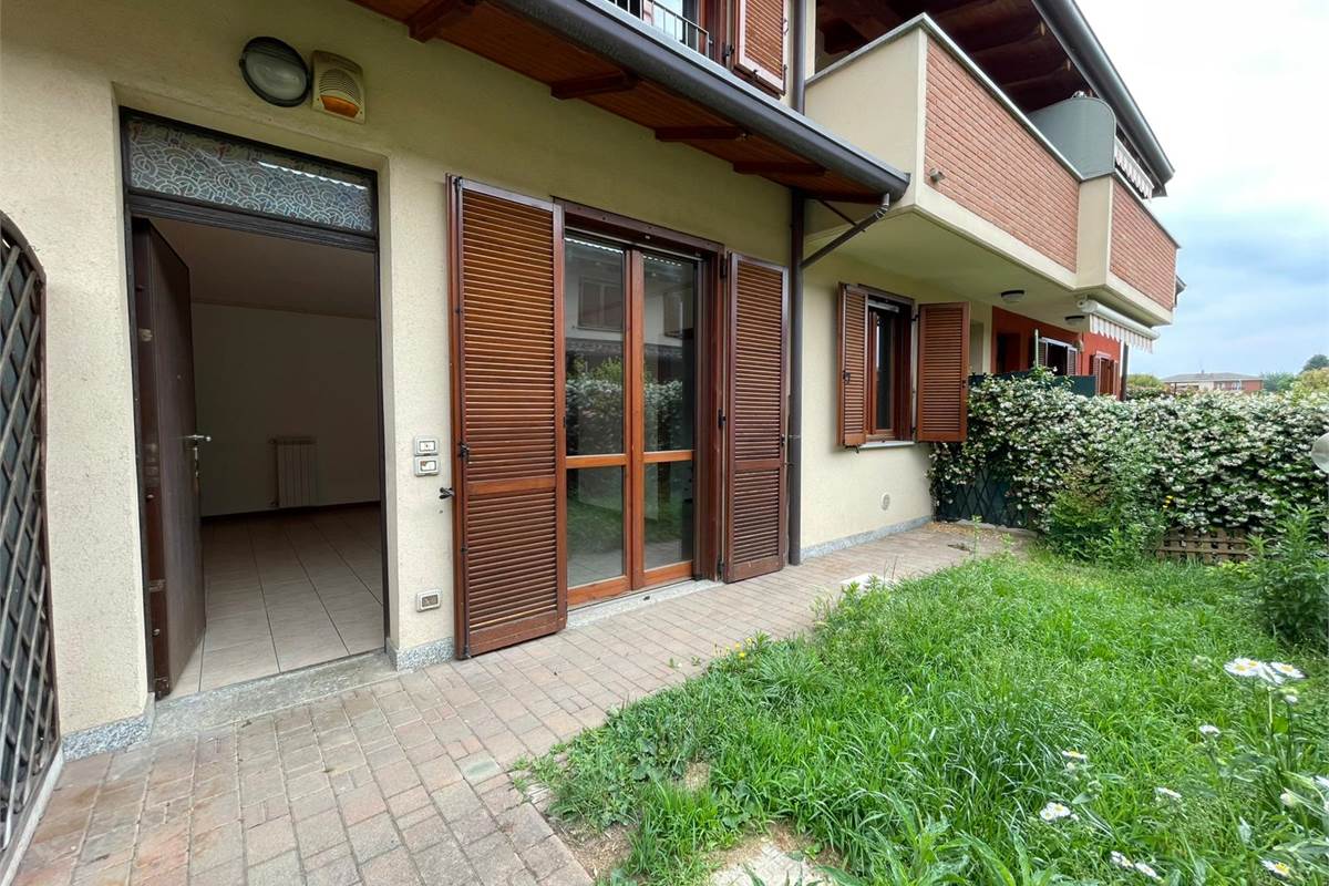 Trilocale con giardino, taverna e box doppio