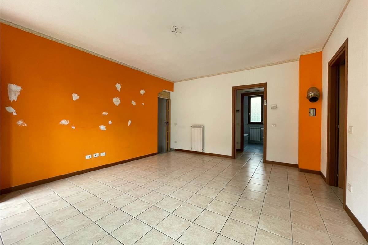 Trilocale con giardino, taverna e box doppio