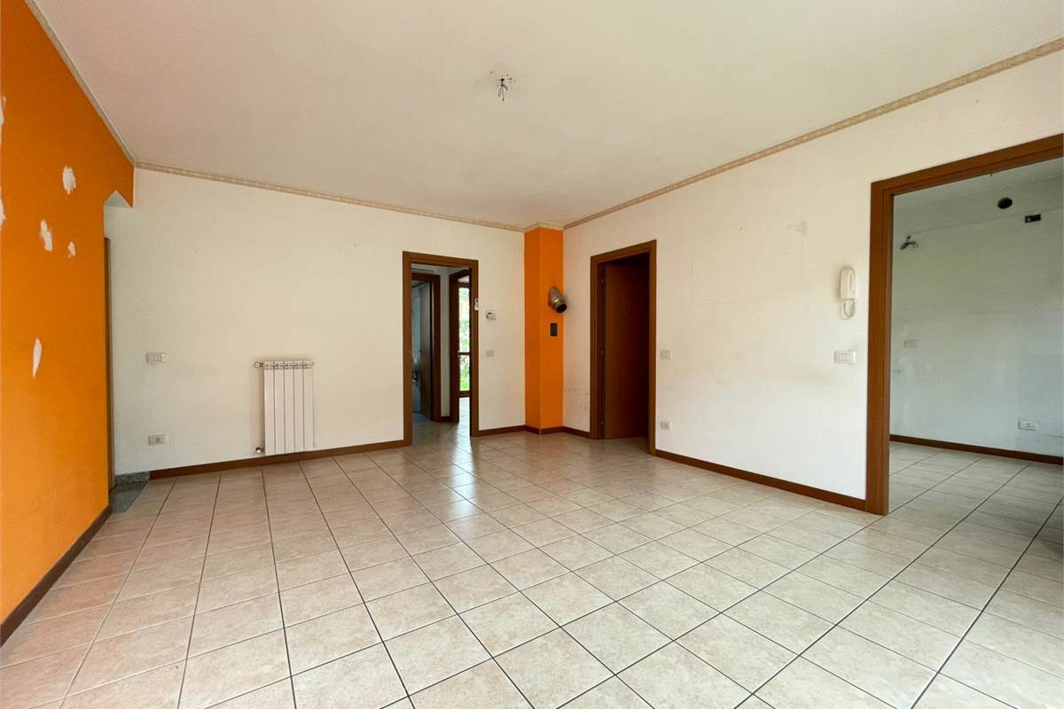 Trilocale con giardino, taverna e box doppio