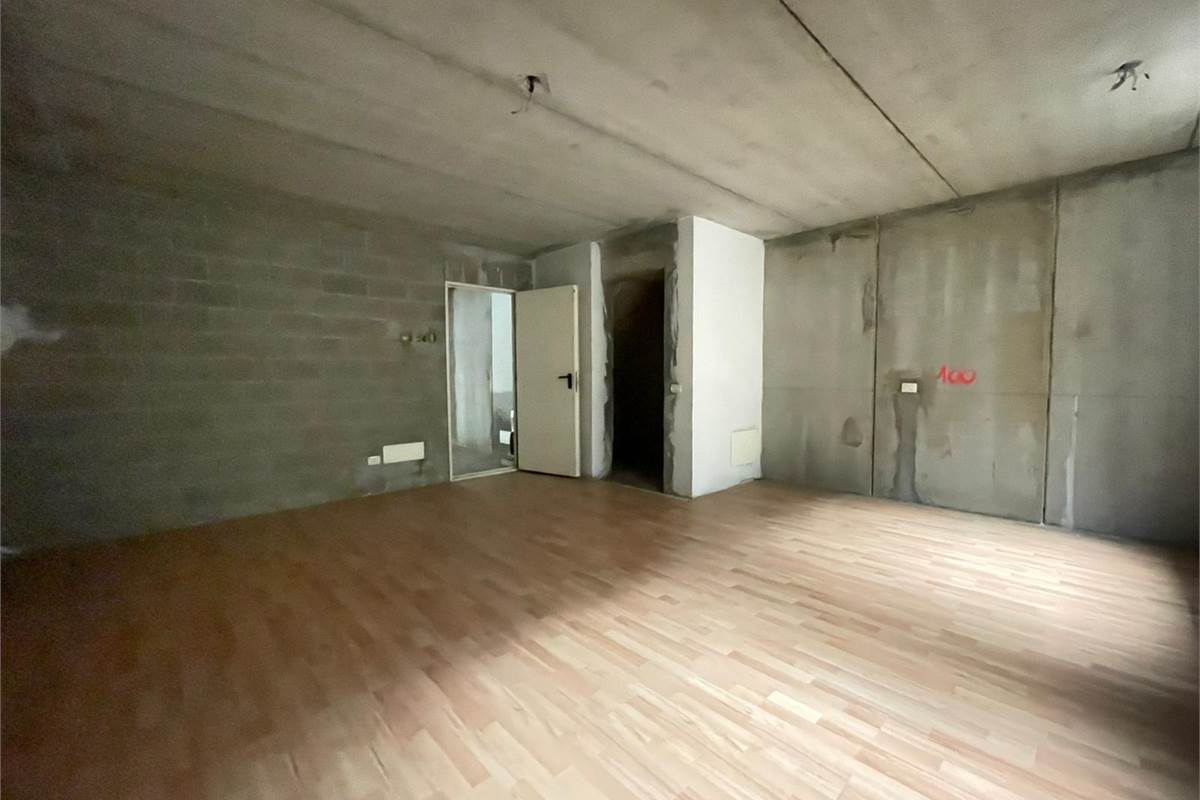 Trilocale con giardino, taverna e box doppio