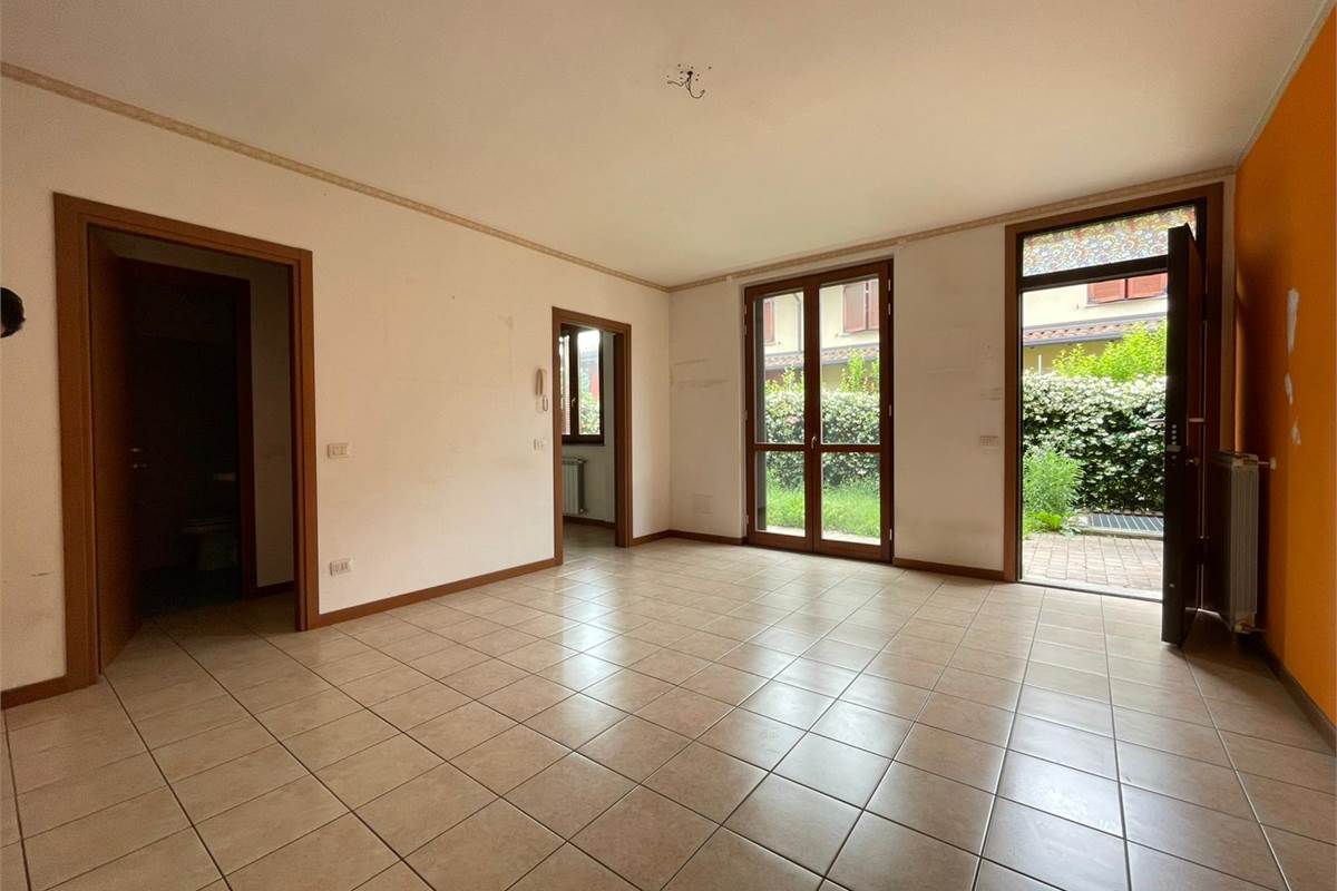 Trilocale con giardino, taverna e box doppio