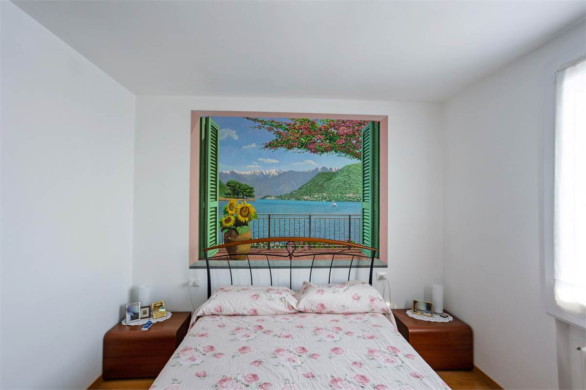 Villa di testa con giardino