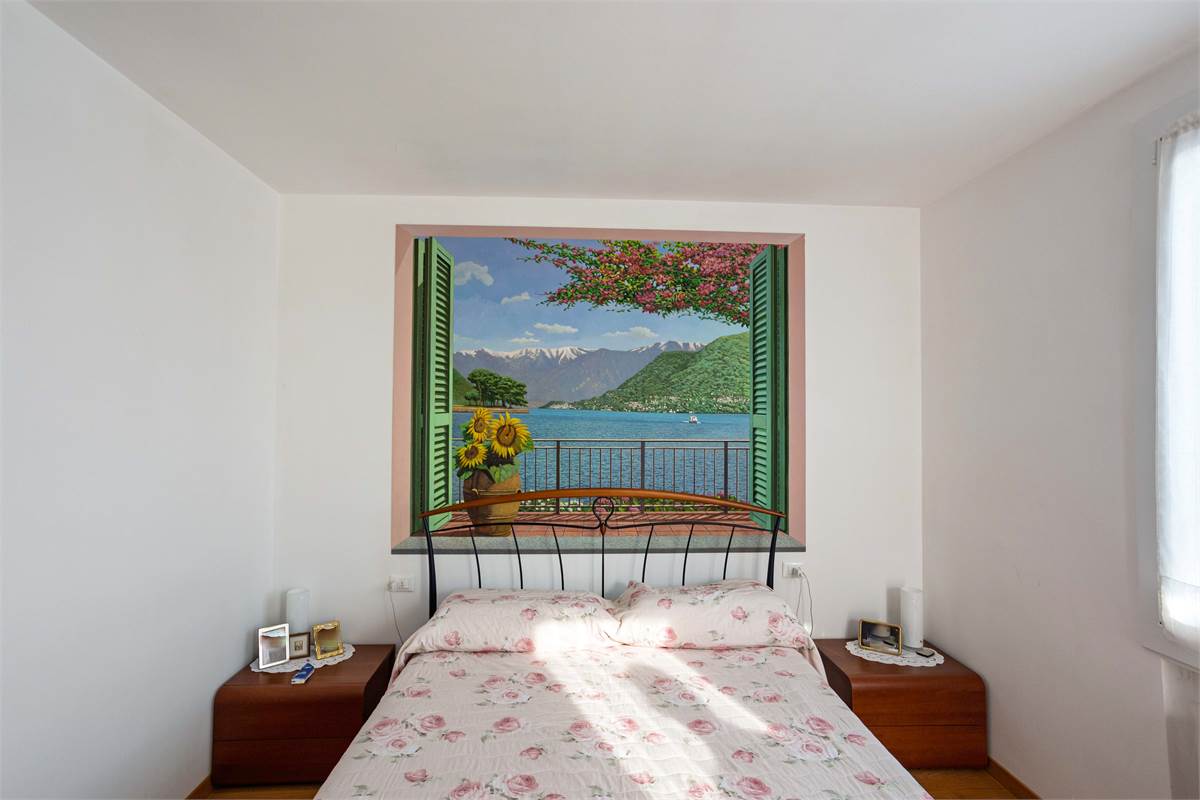Villa di testa con giardino