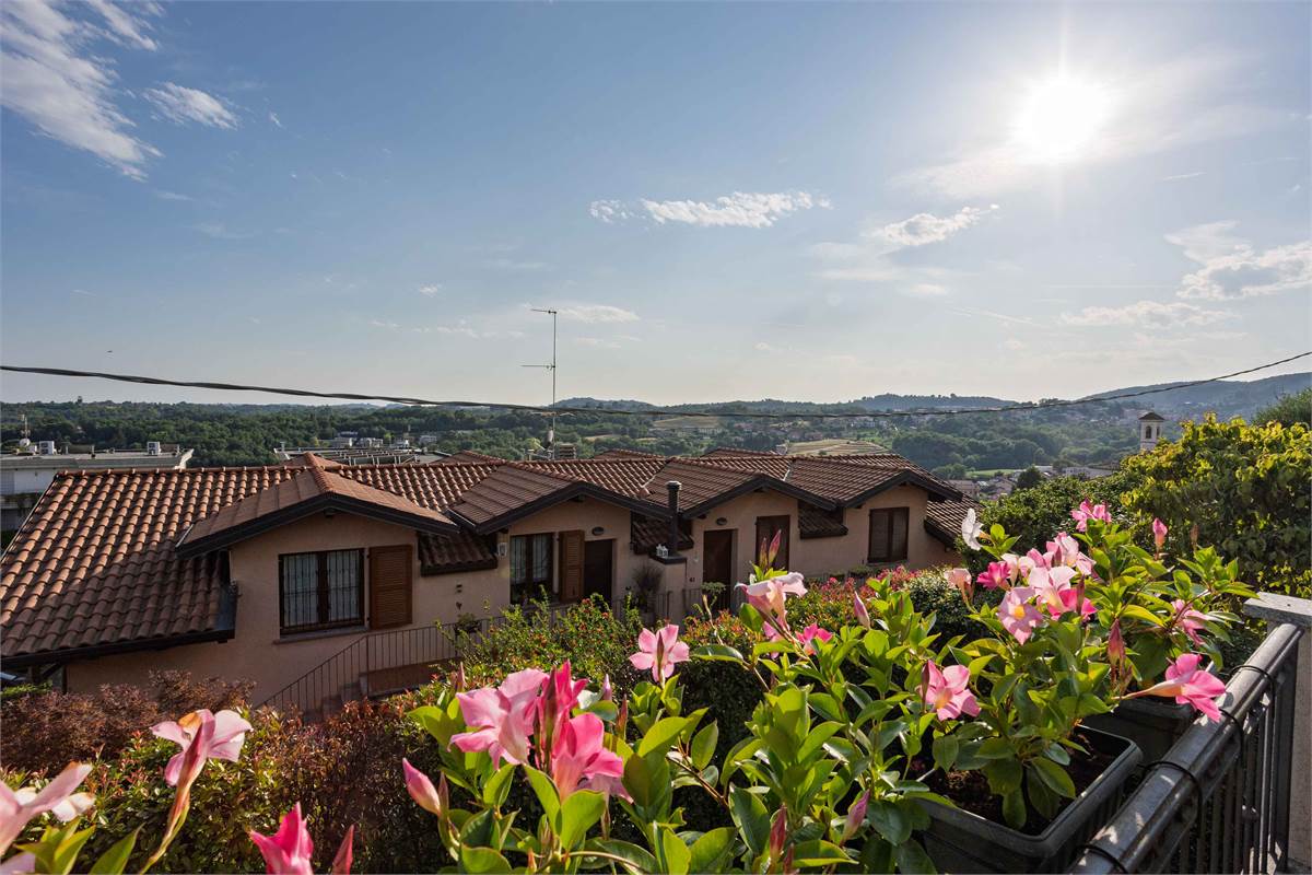 Villa di testa con giardino