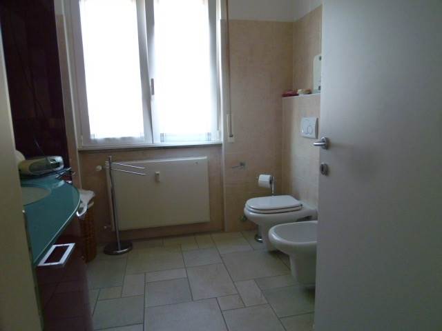 Elegante trilocale con balconi e box