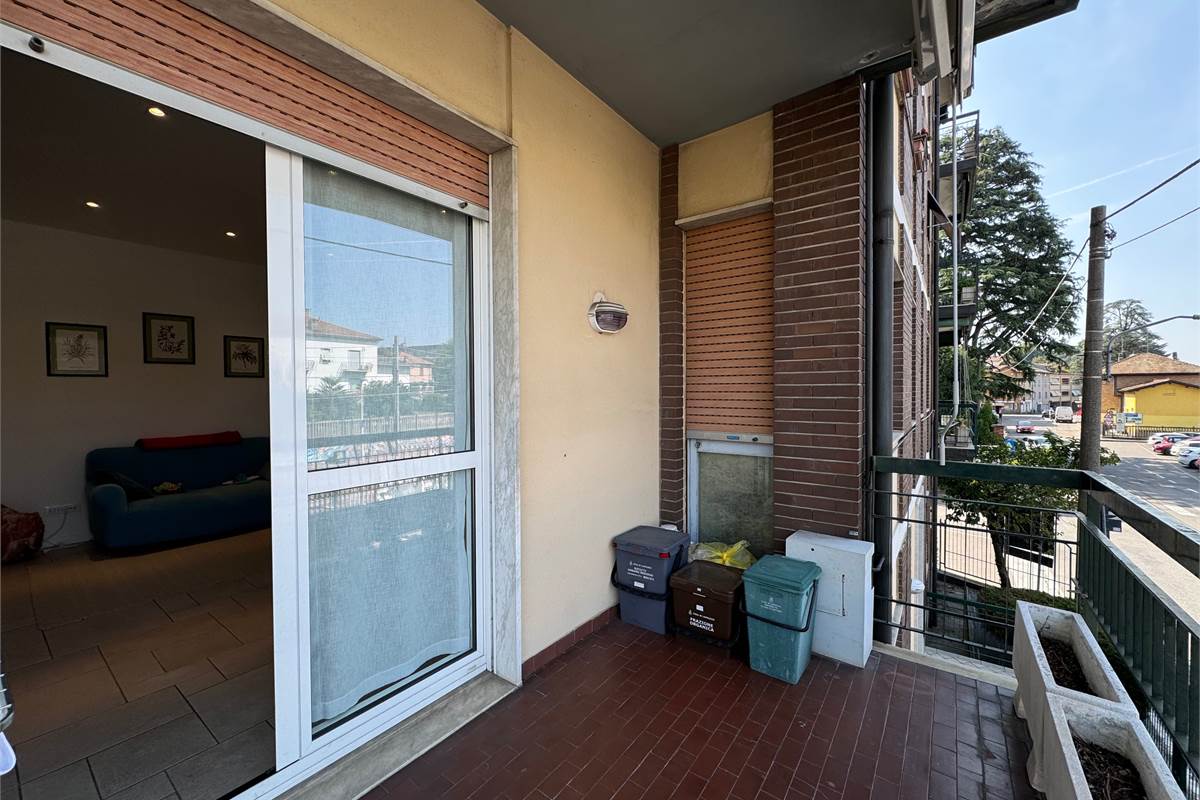 Elegante trilocale con balconi e box