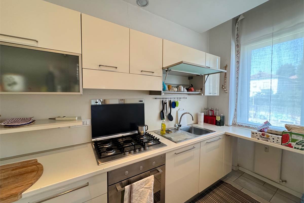 Elegante trilocale con balconi e box