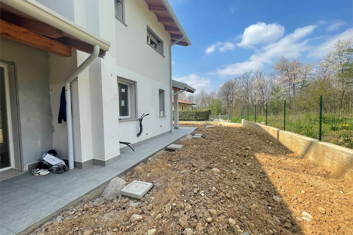 Nuova villetta a schiera di testa