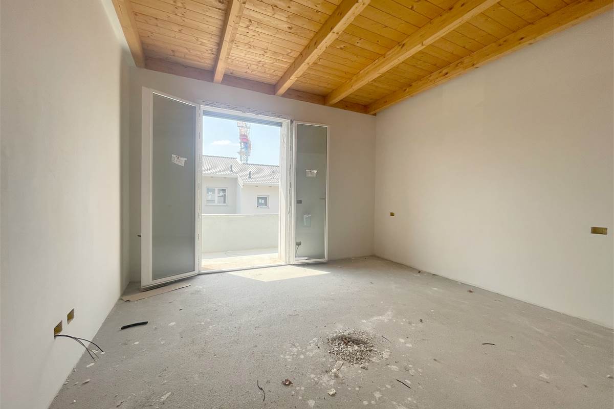 Nuova villetta a schiera di testa