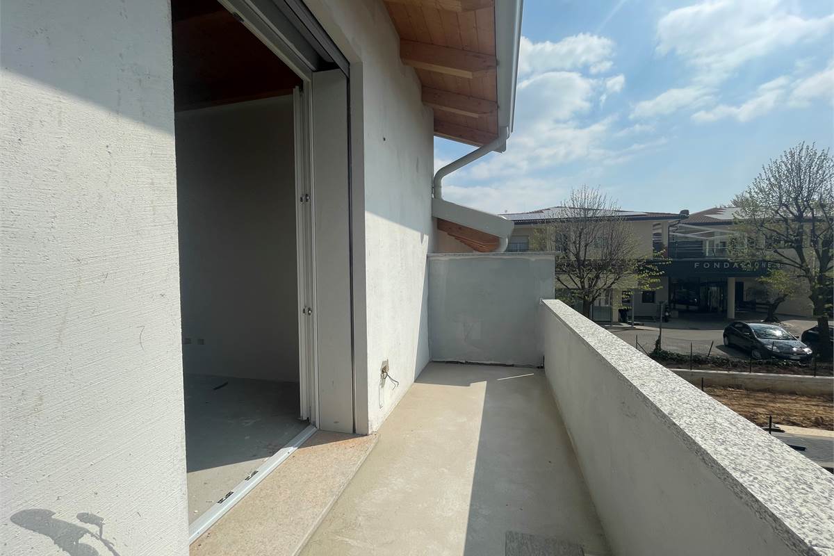 Nuova villetta a schiera di testa