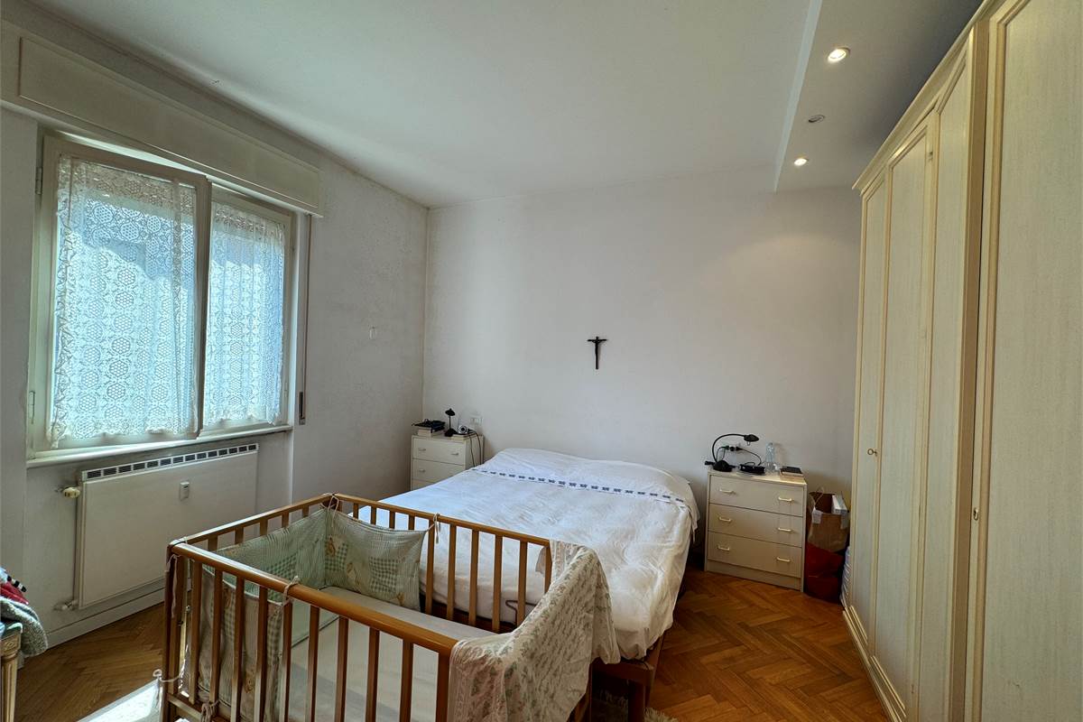 Elegante trilocale con balconi e box