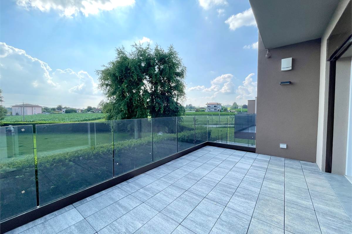 Nuovo trilocale con terrazzo e box