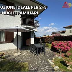 Villa con giardino adatta a più nuclei familiari