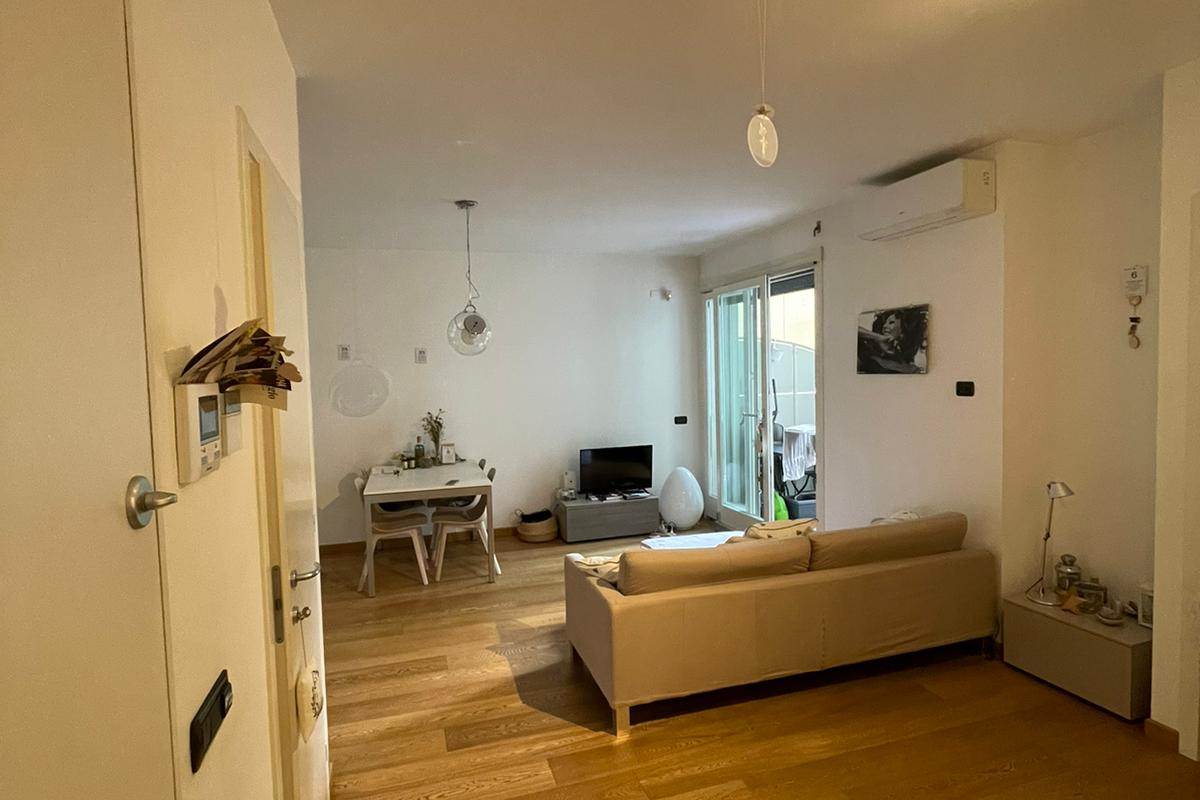 Moderno bilocale con terrazzo