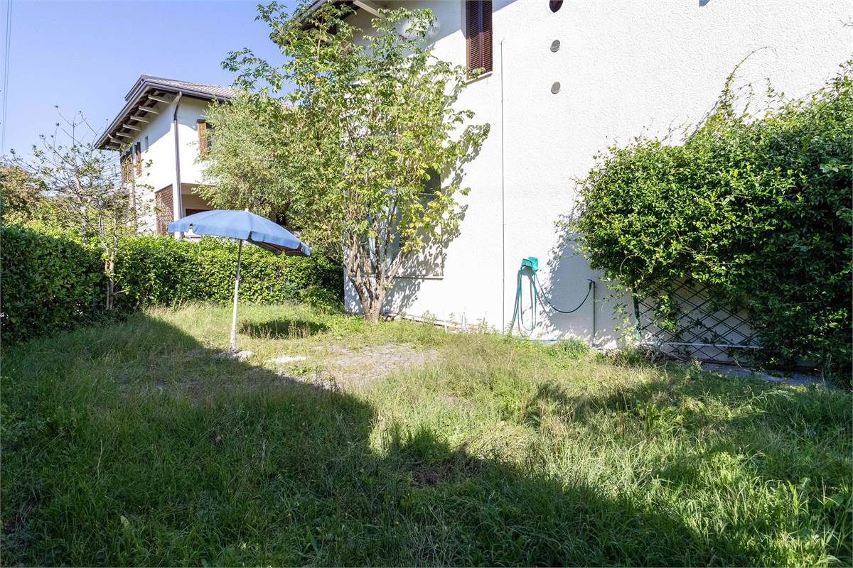 Trilocale con taverna e giardino