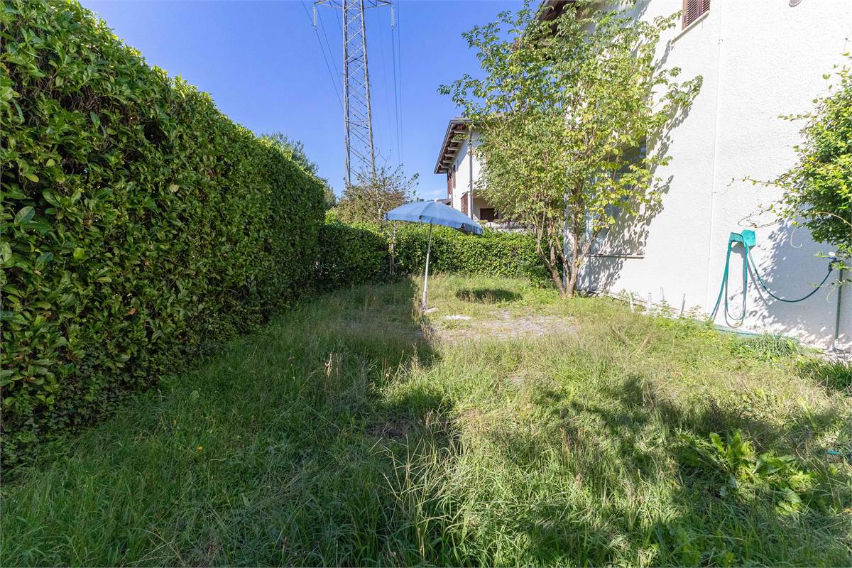 Trilocale con taverna e giardino