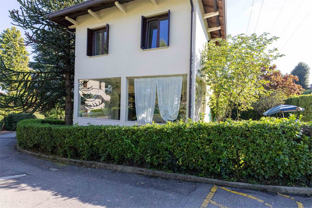 Trilocale con taverna e giardino