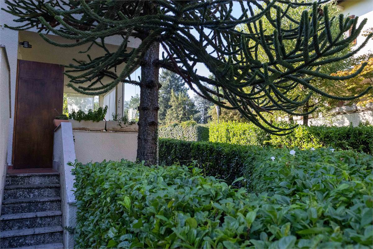 Trilocale con taverna e giardino